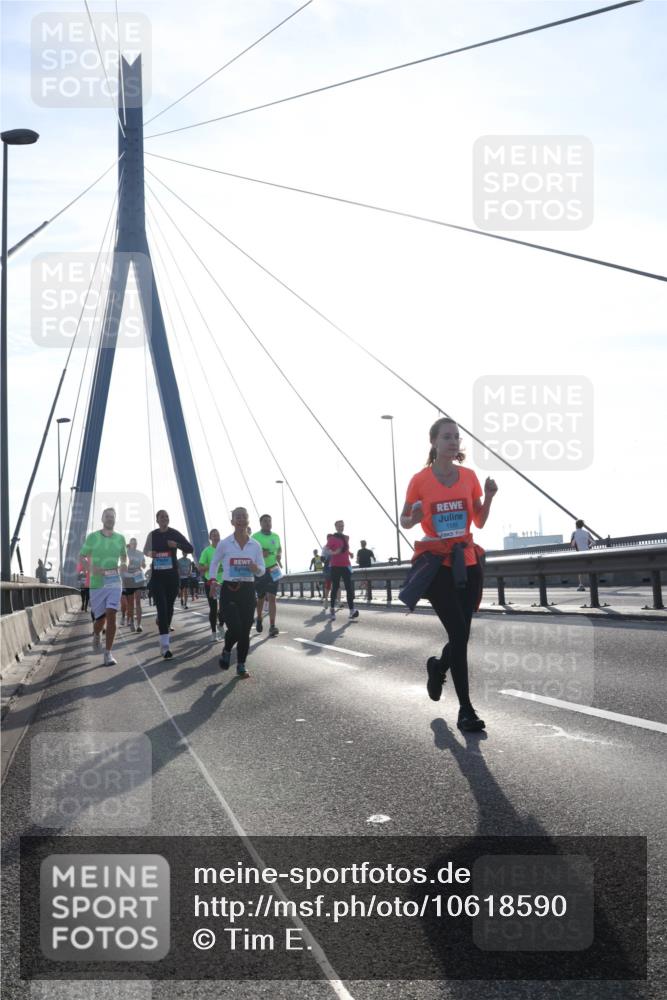 03.10.2026 - Köhlbrandbrückenlauf Tim E. http://msf.ph/oto/10618590 03.10.2026 09:36:46 Position 1  meine-sportfotos.de