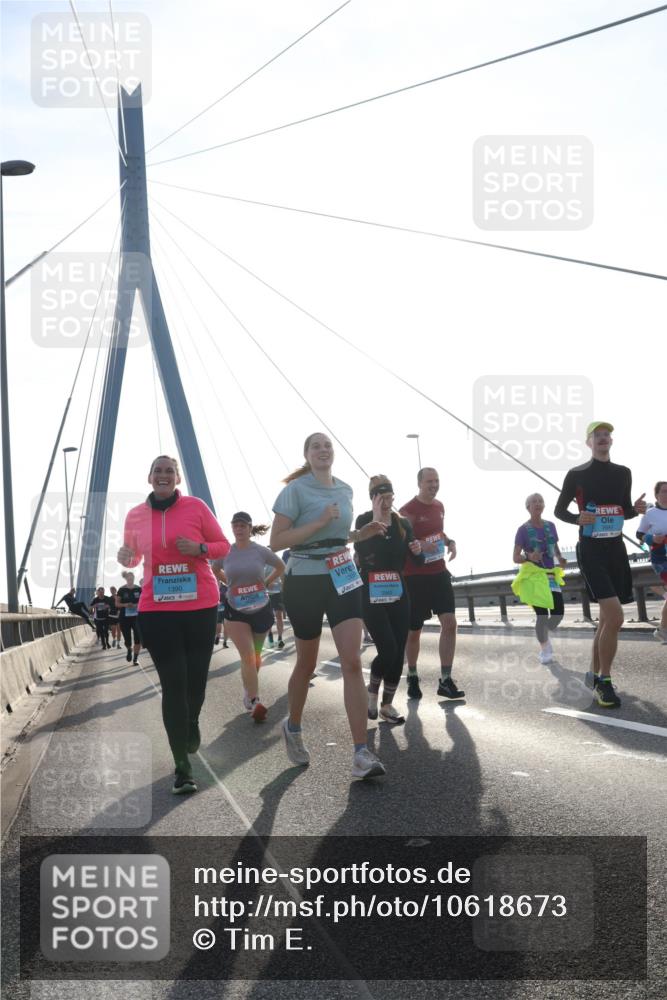03.10.2026 - Köhlbrandbrückenlauf Tim E. http://msf.ph/oto/10618673 03.10.2026 09:36:50 Position 1 1390 meine-sportfotos.de