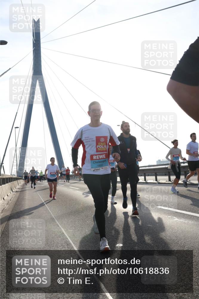 03.10.2026 - Köhlbrandbrückenlauf Tim E. http://msf.ph/oto/10618836 03.10.2026 09:37:00 Position 1 1800, 1850 meine-sportfotos.de