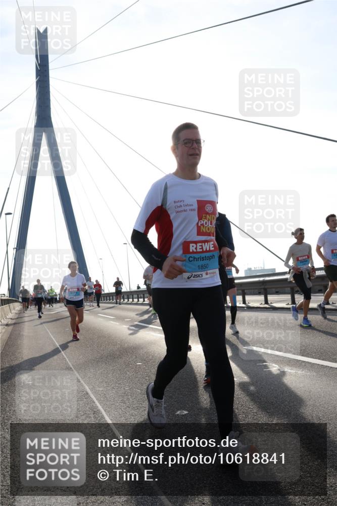 03.10.2026 - Köhlbrandbrückenlauf Tim E. http://msf.ph/oto/10618841 03.10.2026 09:37:00 Position 1 1800, 1850 meine-sportfotos.de