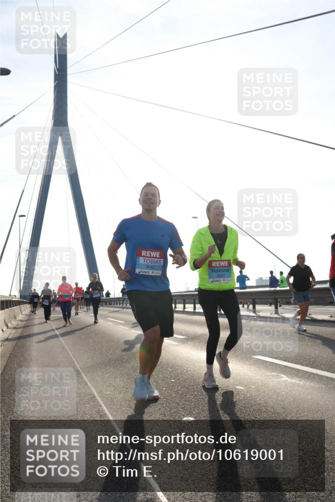 03.10.2026 - Köhlbrandbrückenlauf Tim E. http://msf.ph/oto/10619001 03.10.2026 09:37:11 Position 1 3642, 3641 meine-sportfotos.de