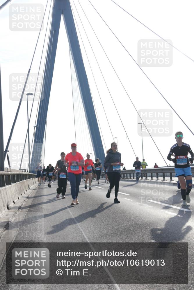 03.10.2026 - Köhlbrandbrückenlauf Tim E. http://msf.ph/oto/10619013 03.10.2026 09:37:13 Position 1 1221 meine-sportfotos.de