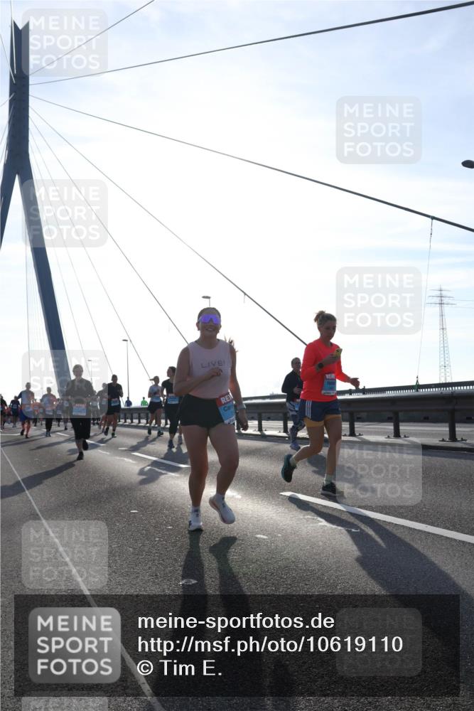 03.10.2026 - Köhlbrandbrückenlauf Tim E. http://msf.ph/oto/10619110 03.10.2026 09:37:19 Position 1  meine-sportfotos.de