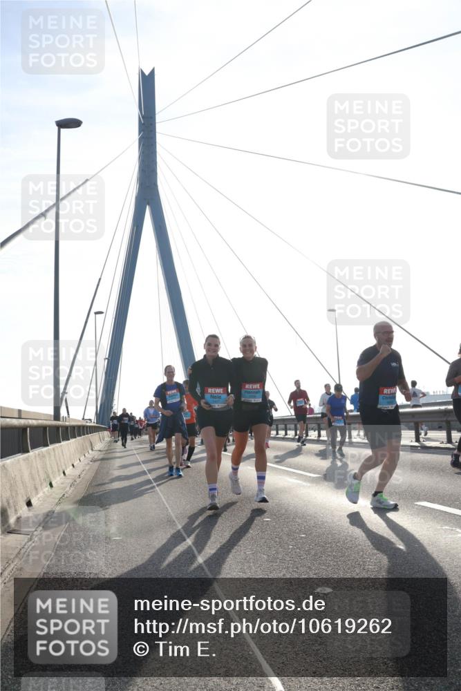 03.10.2026 - Köhlbrandbrückenlauf Tim E. http://msf.ph/oto/10619262 03.10.2026 09:37:28 Position 1  meine-sportfotos.de