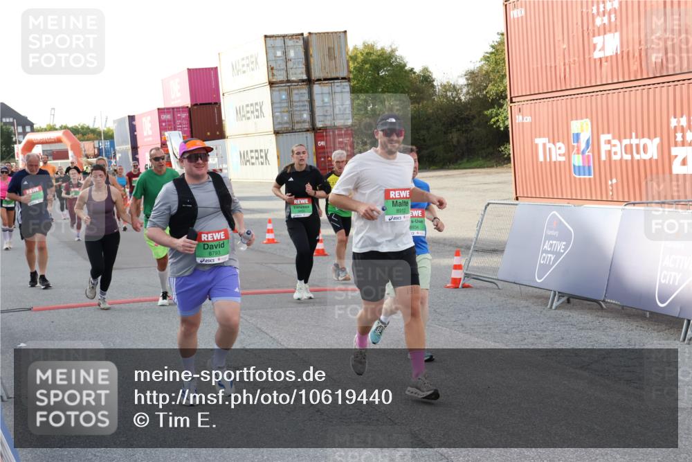 03.10.2026 - Köhlbrandbrückenlauf Tim E. http://msf.ph/oto/10619440 03.10.2026 16:22:57 Ziel 8130, 8210, 8424, 8425, 8536, 8568, 8579, 8769, 8792, 8793, 8838, 8912, 8934, 9112, 9287, 9435, 9452, 9512, 9561, 9582, 9719, 9747, 9839 meine-sportfotos.de