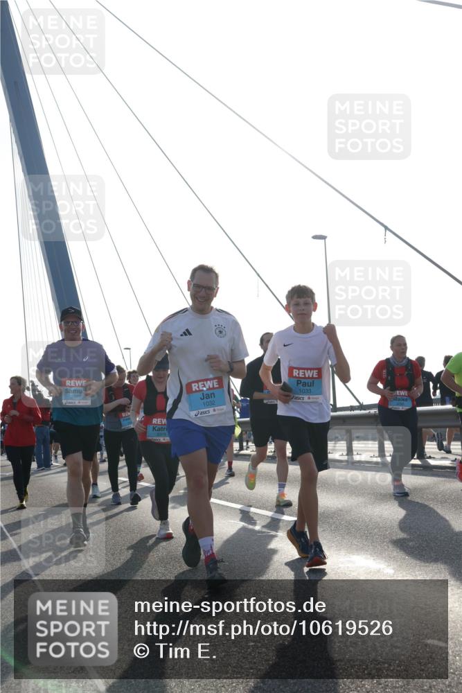 03.10.2026 - Köhlbrandbrückenlauf Tim E. http://msf.ph/oto/10619526 03.10.2026 09:37:48 Position 1 1032, 1033 meine-sportfotos.de