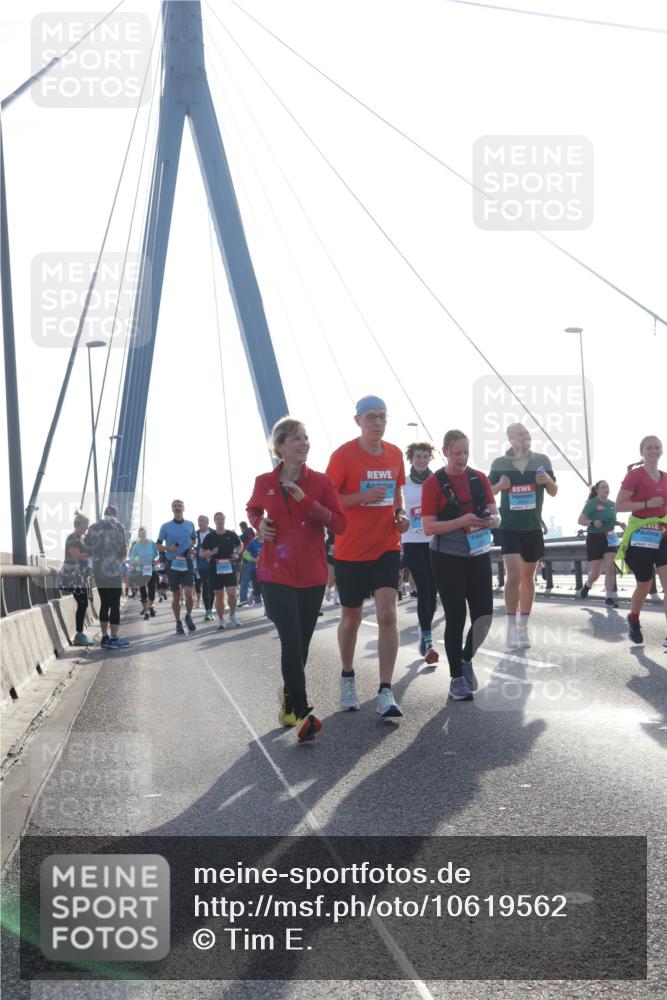 03.10.2026 - Köhlbrandbrückenlauf Tim E. http://msf.ph/oto/10619562 03.10.2026 09:37:50 Position 1  meine-sportfotos.de