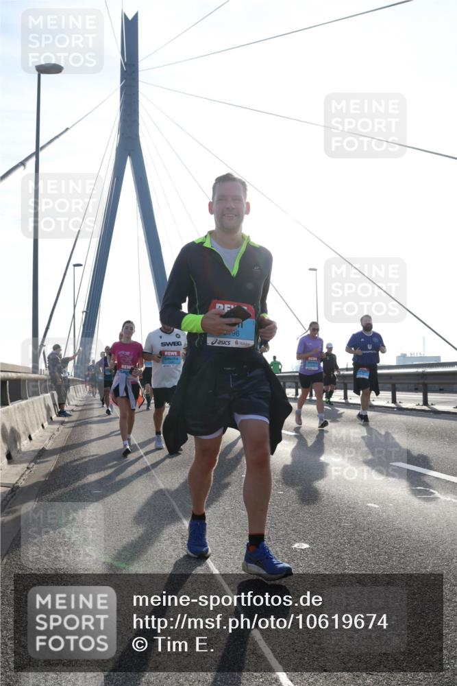03.10.2026 - Köhlbrandbrückenlauf Tim E. http://msf.ph/oto/10619674 03.10.2026 09:38:00 Position 1 96 meine-sportfotos.de