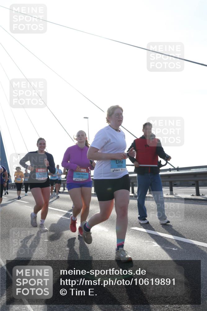 03.10.2026 - Köhlbrandbrückenlauf Tim E. http://msf.ph/oto/10619891 03.10.2026 09:38:17 Position 1 3228, 3749 meine-sportfotos.de