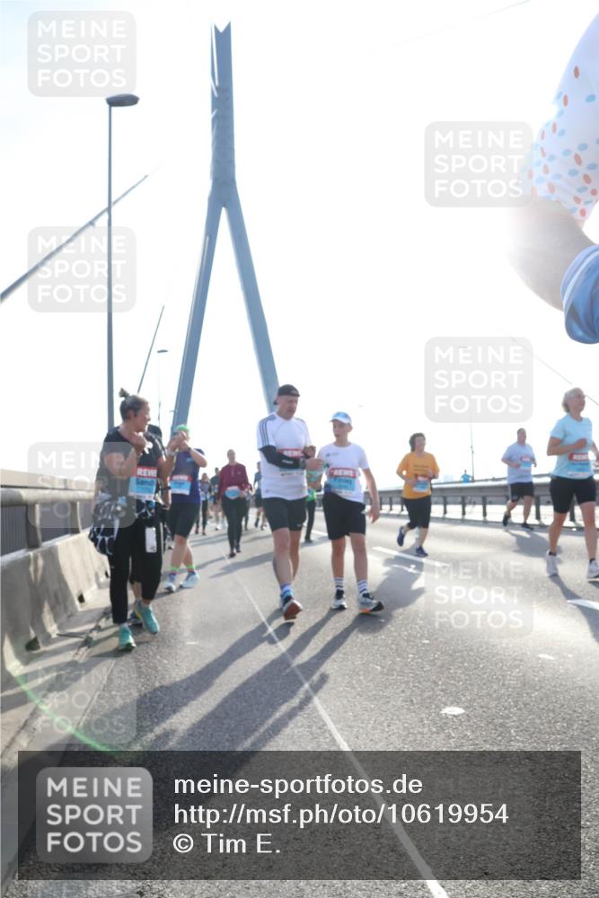 03.10.2026 - Köhlbrandbrückenlauf Tim E. http://msf.ph/oto/10619954 03.10.2026 09:38:21 Position 1  meine-sportfotos.de