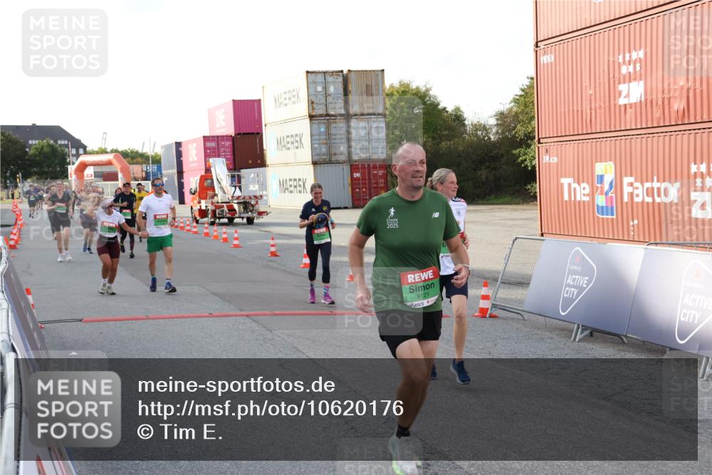 03.10.2026 - Köhlbrandbrückenlauf Tim E. http://msf.ph/oto/10620176 03.10.2026 16:23:23 Ziel 7090, 7137, 7342, 7553, 7652, 7894, 8507, 8596, 8926, 9065, 9121, 9152, 9317, 9464 meine-sportfotos.de