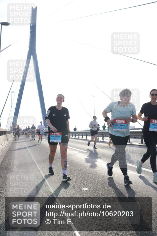 03.10.2026 - Köhlbrandbrückenlauf Tim E. http://msf.ph/oto/10620203 03.10.2026 09:38:40 Position 1 3274, 1909, 1909 meine-sportfotos.de