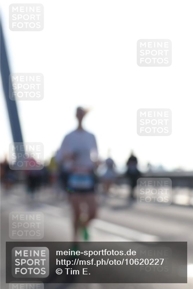 03.10.2026 - Köhlbrandbrückenlauf Tim E. http://msf.ph/oto/10620227 03.10.2026 09:38:42 Position 1  meine-sportfotos.de