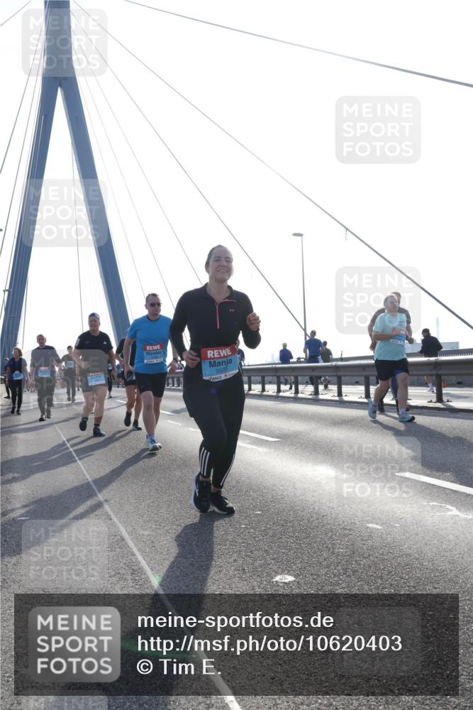03.10.2026 - Köhlbrandbrückenlauf Tim E. http://msf.ph/oto/10620403 03.10.2026 09:38:59 Position 1 3320 meine-sportfotos.de