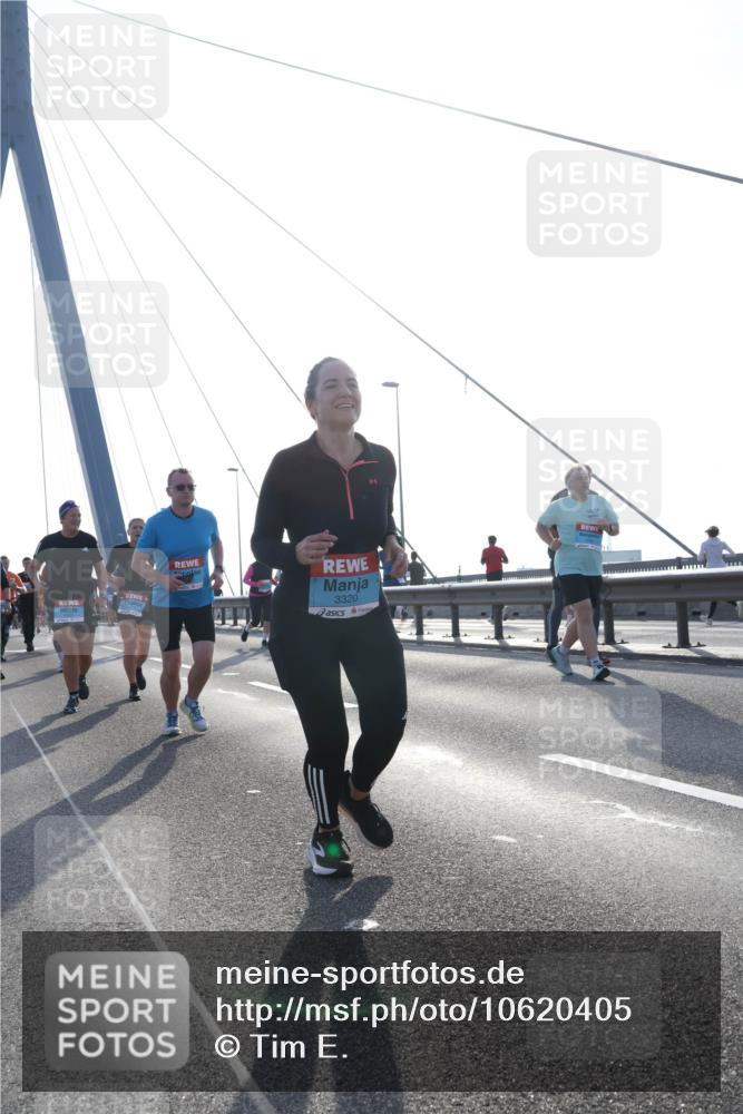 03.10.2026 - Köhlbrandbrückenlauf Tim E. http://msf.ph/oto/10620405 03.10.2026 09:38:59 Position 1 3320 meine-sportfotos.de