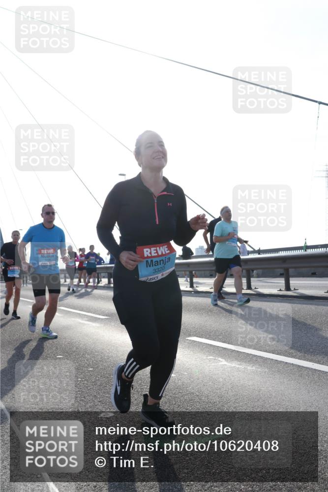 03.10.2026 - Köhlbrandbrückenlauf Tim E. http://msf.ph/oto/10620408 03.10.2026 09:38:59 Position 1 3320 meine-sportfotos.de