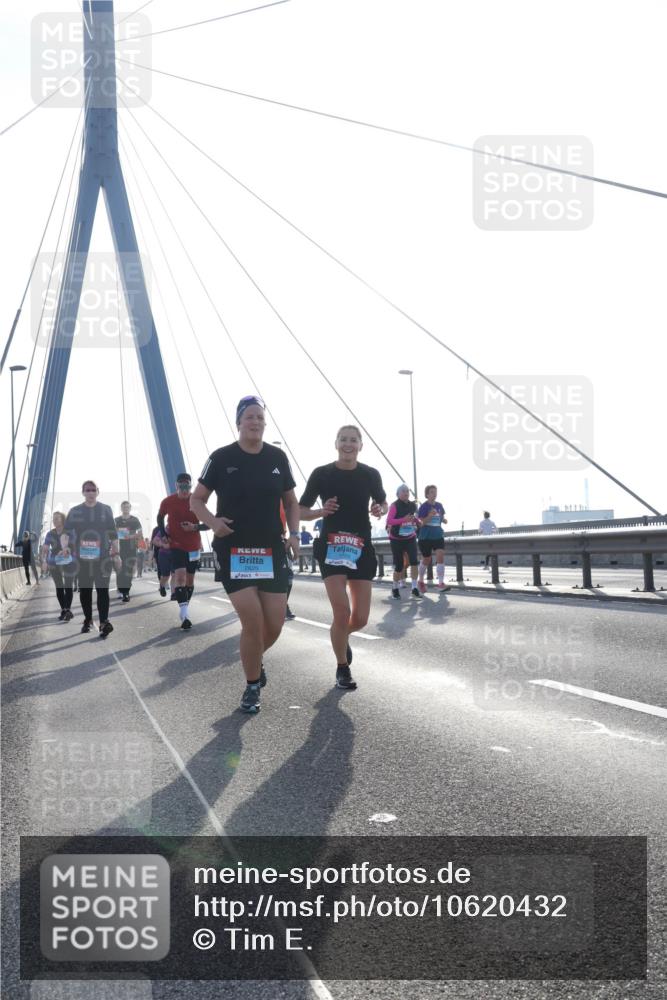 03.10.2026 - Köhlbrandbrückenlauf Tim E. http://msf.ph/oto/10620432 03.10.2026 09:39:01 Position 1  meine-sportfotos.de