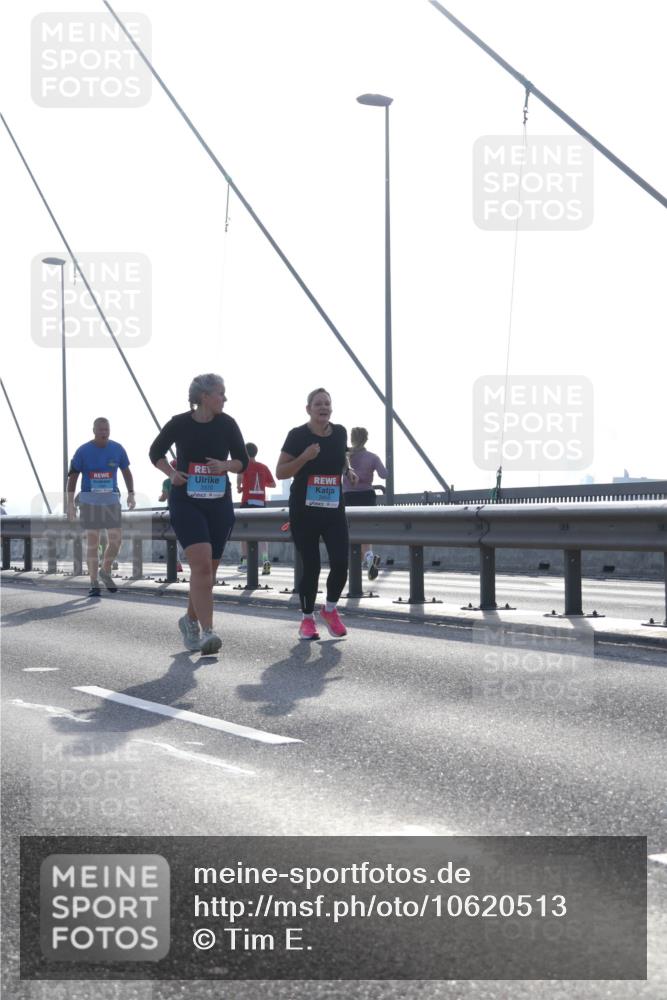 03.10.2026 - Köhlbrandbrückenlauf Tim E. http://msf.ph/oto/10620513 03.10.2026 09:39:10 Position 1  meine-sportfotos.de