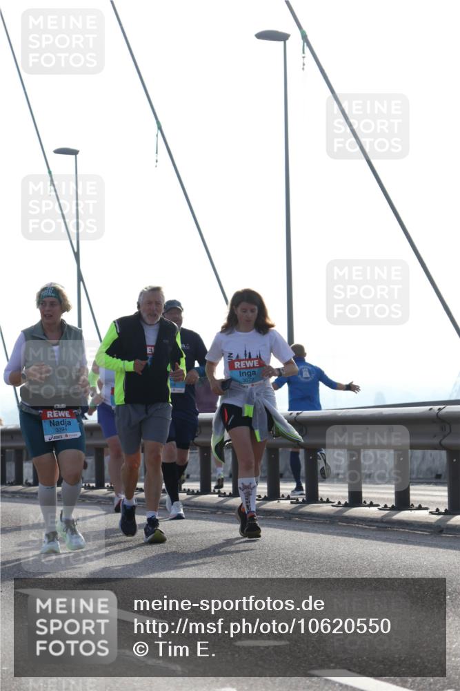 03.10.2026 - Köhlbrandbrückenlauf Tim E. http://msf.ph/oto/10620550 03.10.2026 09:39:16 Position 1 354, 3394, 3072 meine-sportfotos.de