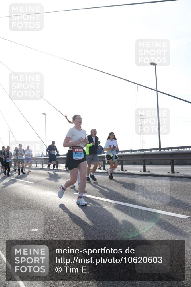 03.10.2026 - Köhlbrandbrückenlauf Tim E. http://msf.ph/oto/10620603 03.10.2026 09:39:23 Position 1 3629 meine-sportfotos.de