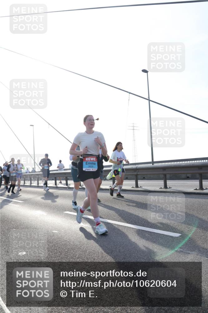 03.10.2026 - Köhlbrandbrückenlauf Tim E. http://msf.ph/oto/10620604 03.10.2026 09:39:23 Position 1 3629 meine-sportfotos.de