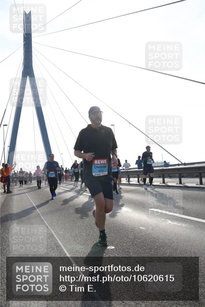 03.10.2026 - Köhlbrandbrückenlauf Tim E. http://msf.ph/oto/10620615 03.10.2026 09:39:24 Position 1 3224 meine-sportfotos.de