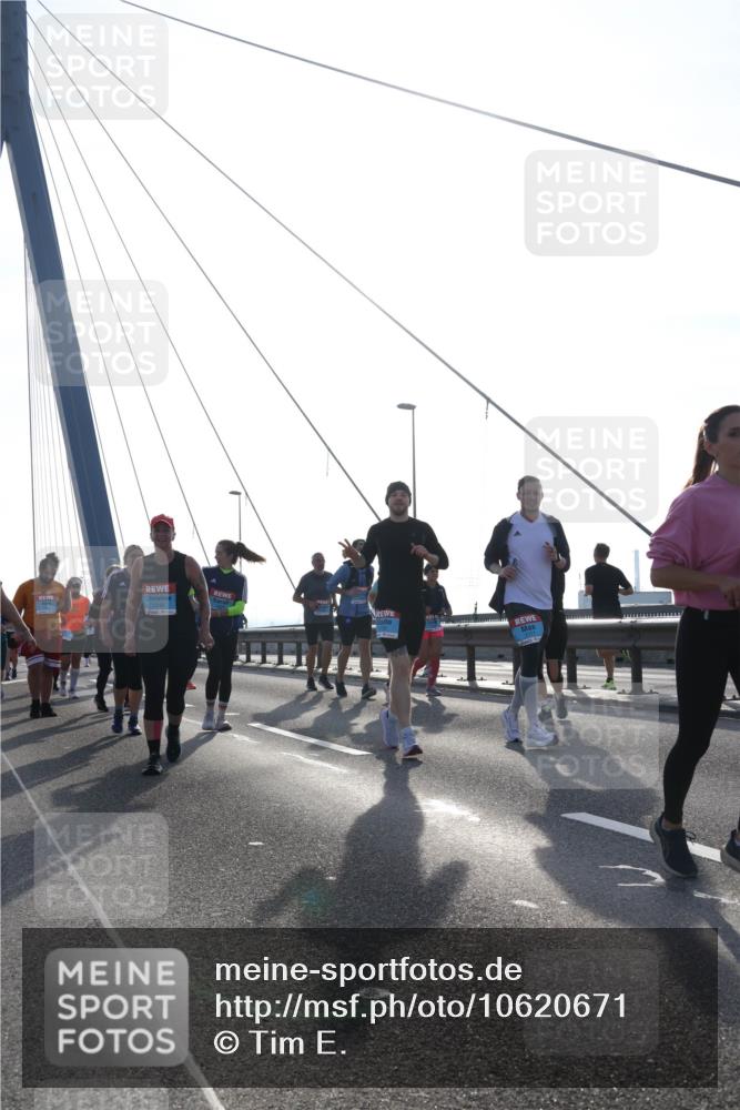 03.10.2026 - Köhlbrandbrückenlauf Tim E. http://msf.ph/oto/10620671 03.10.2026 09:39:31 Position 1  meine-sportfotos.de