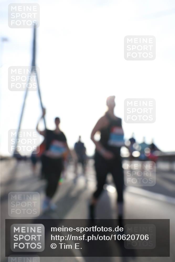 03.10.2026 - Köhlbrandbrückenlauf Tim E. http://msf.ph/oto/10620706 03.10.2026 09:39:33 Position 1  meine-sportfotos.de