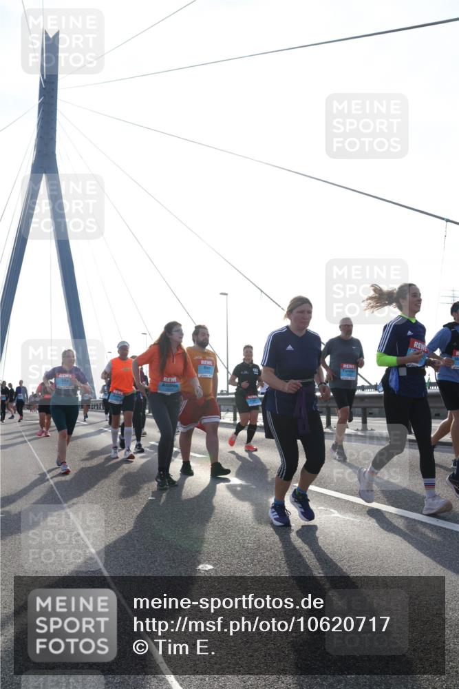 03.10.2026 - Köhlbrandbrückenlauf Tim E. http://msf.ph/oto/10620717 03.10.2026 09:39:35 Position 1  meine-sportfotos.de