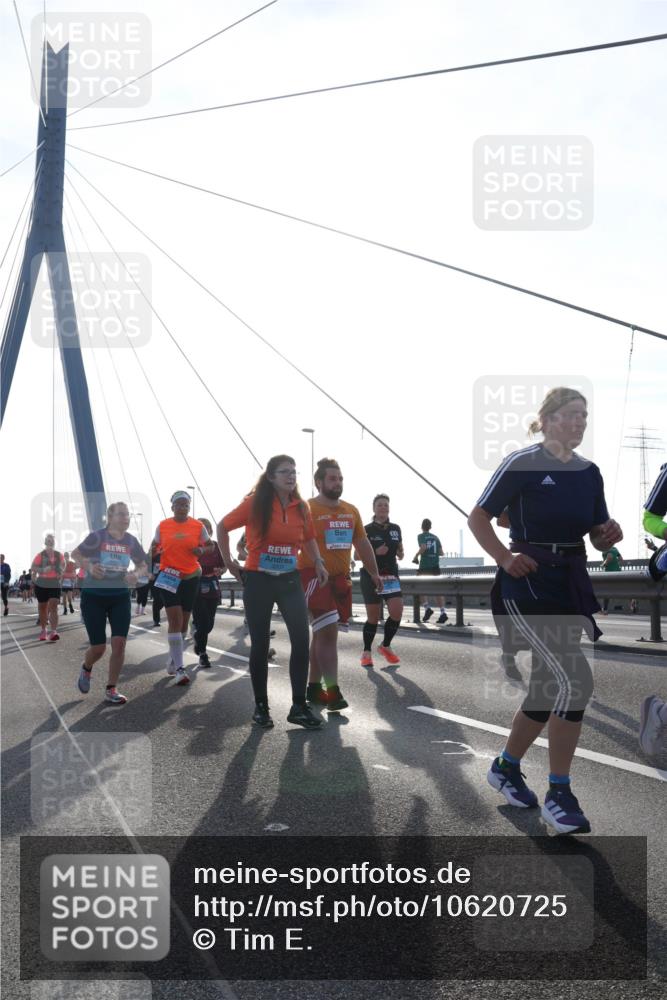 03.10.2026 - Köhlbrandbrückenlauf Tim E. http://msf.ph/oto/10620725 03.10.2026 09:39:35 Position 1  meine-sportfotos.de