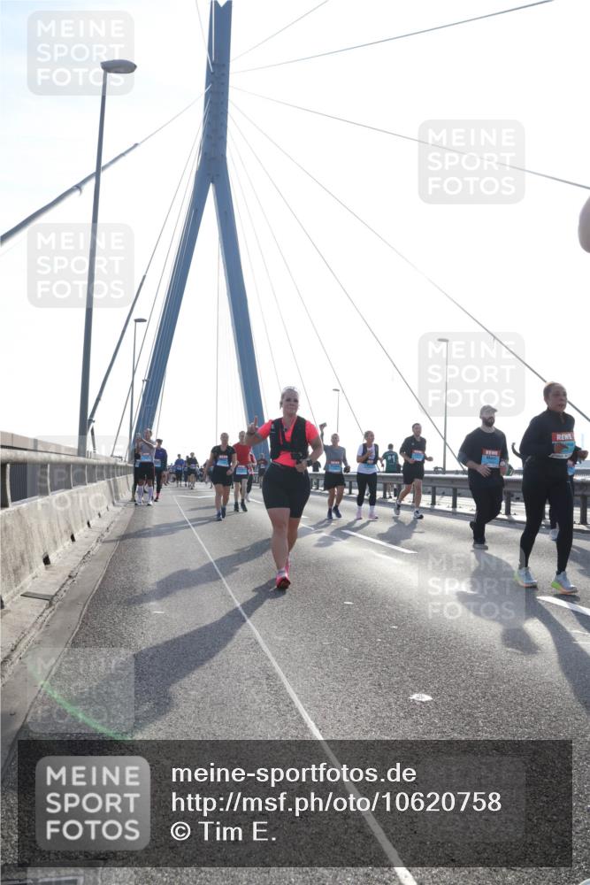 03.10.2026 - Köhlbrandbrückenlauf Tim E. http://msf.ph/oto/10620758 03.10.2026 09:39:39 Position 1  meine-sportfotos.de