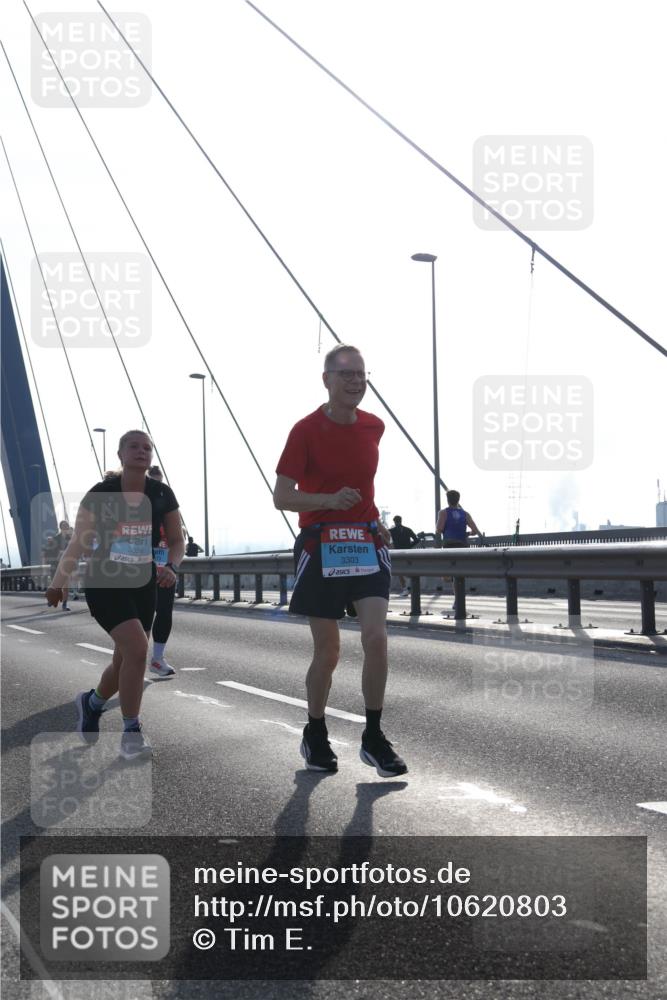 03.10.2026 - Köhlbrandbrückenlauf Tim E. http://msf.ph/oto/10620803 03.10.2026 09:39:43 Position 1 3358, 3303 meine-sportfotos.de