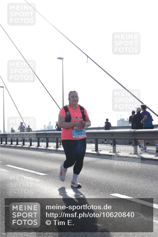 03.10.2026 - Köhlbrandbrückenlauf Tim E. http://msf.ph/oto/10620840 03.10.2026 09:39:45 Position 1 3573 meine-sportfotos.de