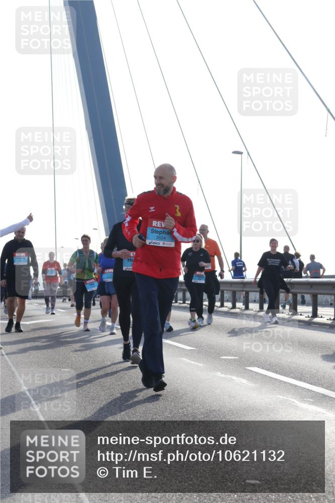 03.10.2026 - Köhlbrandbrückenlauf Tim E. http://msf.ph/oto/10621132 03.10.2026 09:40:10 Position 1 3524 meine-sportfotos.de