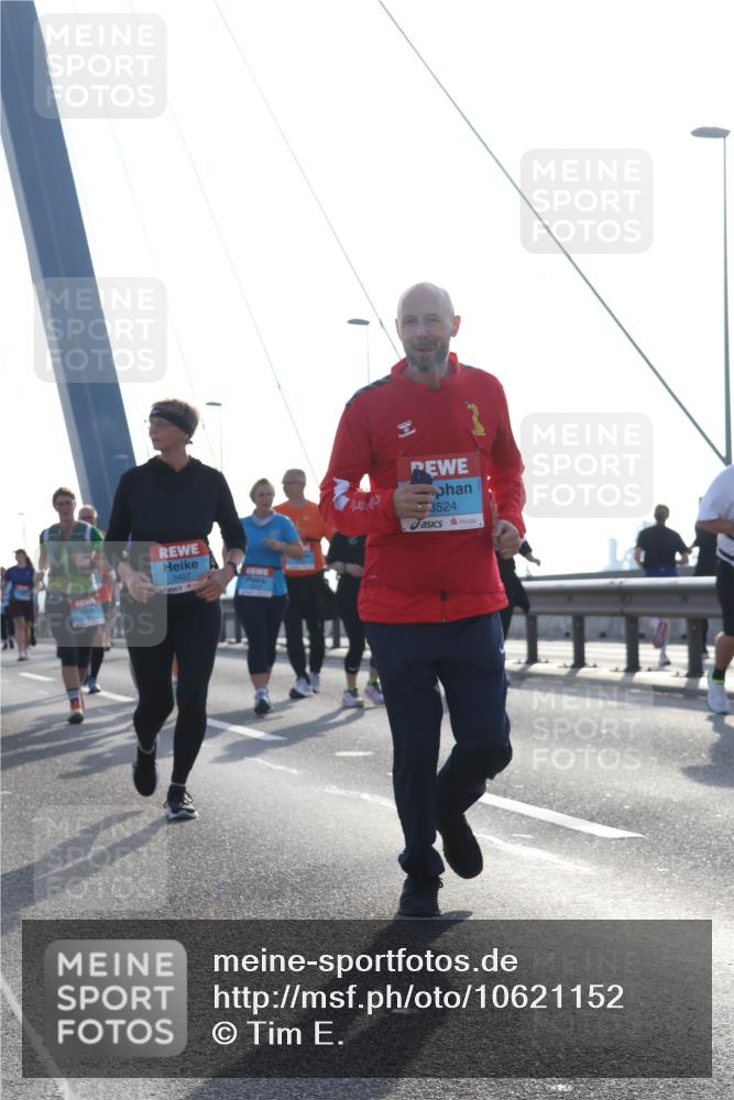03.10.2026 - Köhlbrandbrückenlauf Tim E. http://msf.ph/oto/10621152 03.10.2026 09:40:11 Position 1 3407, 3524 meine-sportfotos.de