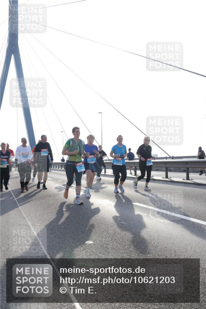 03.10.2026 - Köhlbrandbrückenlauf Tim E. http://msf.ph/oto/10621203 03.10.2026 09:40:16 Position 1  meine-sportfotos.de