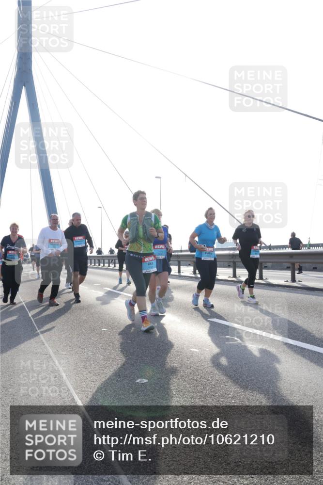 03.10.2026 - Köhlbrandbrückenlauf Tim E. http://msf.ph/oto/10621210 03.10.2026 09:40:16 Position 1  meine-sportfotos.de