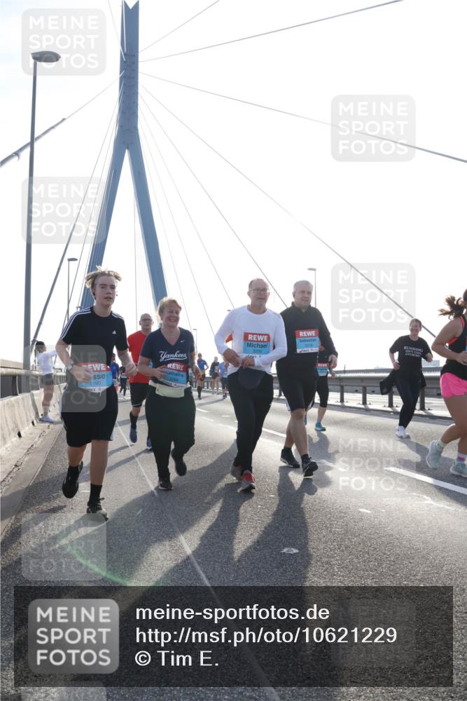 03.10.2026 - Köhlbrandbrückenlauf Tim E. http://msf.ph/oto/10621229 03.10.2026 09:40:18 Position 1 3190, 3204, 3205 meine-sportfotos.de