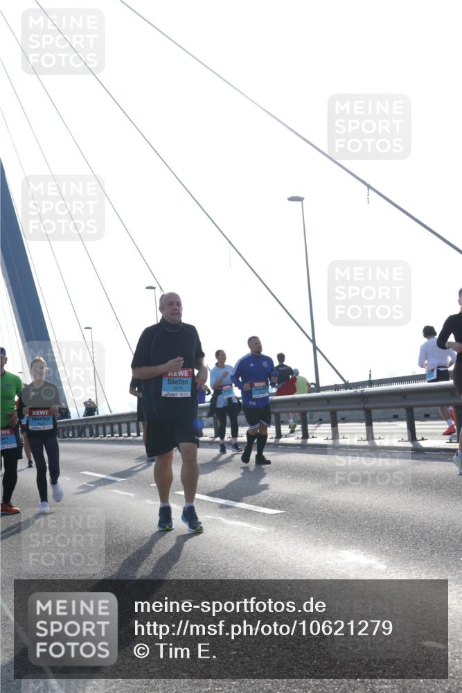 03.10.2026 - Köhlbrandbrückenlauf Tim E. http://msf.ph/oto/10621279 03.10.2026 09:40:25 Position 1 3679 meine-sportfotos.de