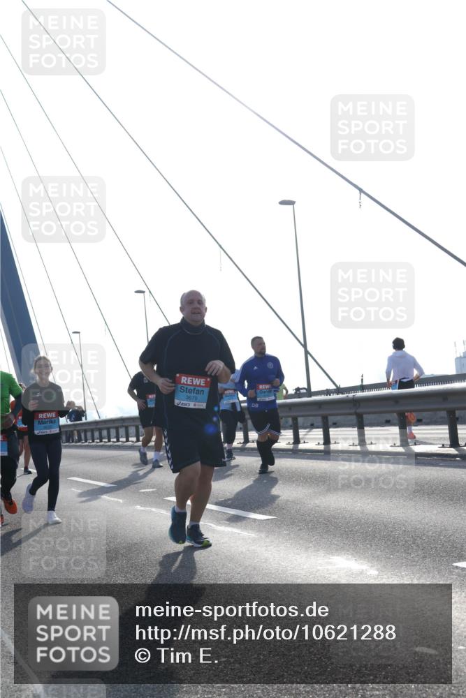03.10.2026 - Köhlbrandbrückenlauf Tim E. http://msf.ph/oto/10621288 03.10.2026 09:40:26 Position 1 3679 meine-sportfotos.de