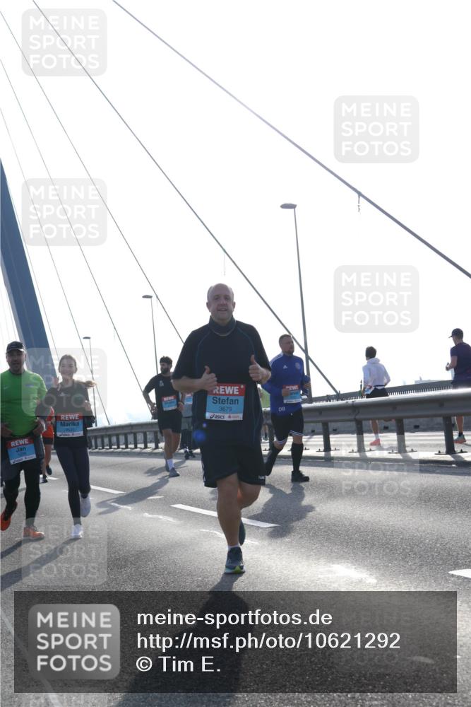 03.10.2026 - Köhlbrandbrückenlauf Tim E. http://msf.ph/oto/10621292 03.10.2026 09:40:26 Position 1 3679 meine-sportfotos.de