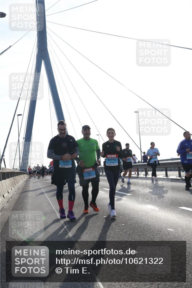 03.10.2026 - Köhlbrandbrückenlauf Tim E. http://msf.ph/oto/10621322 03.10.2026 09:40:28 Position 1 27, 1240, 1239, 3533 meine-sportfotos.de