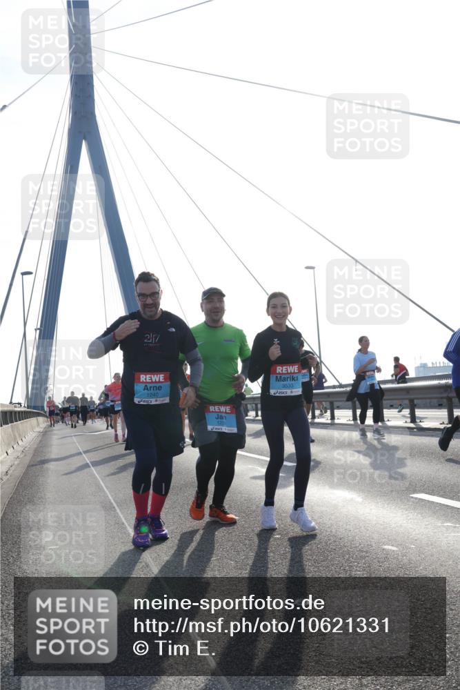 03.10.2026 - Köhlbrandbrückenlauf Tim E. http://msf.ph/oto/10621331 03.10.2026 09:40:28 Position 1 27, 1240, 1239, 3533 meine-sportfotos.de