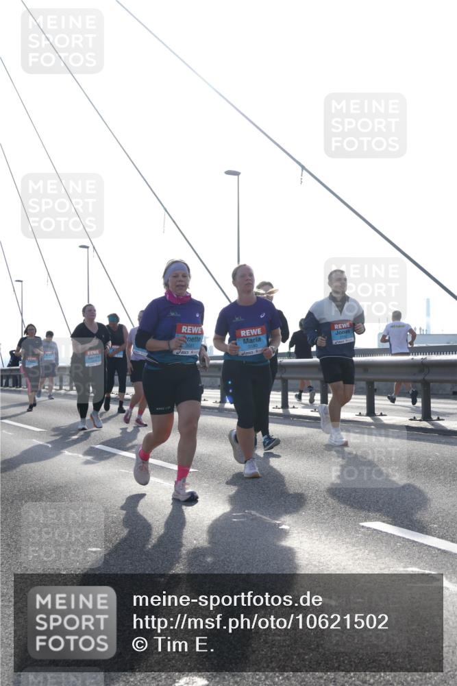 03.10.2026 - Köhlbrandbrückenlauf Tim E. http://msf.ph/oto/10621502 03.10.2026 09:40:48 Position 1 3681, 21, 3590 meine-sportfotos.de