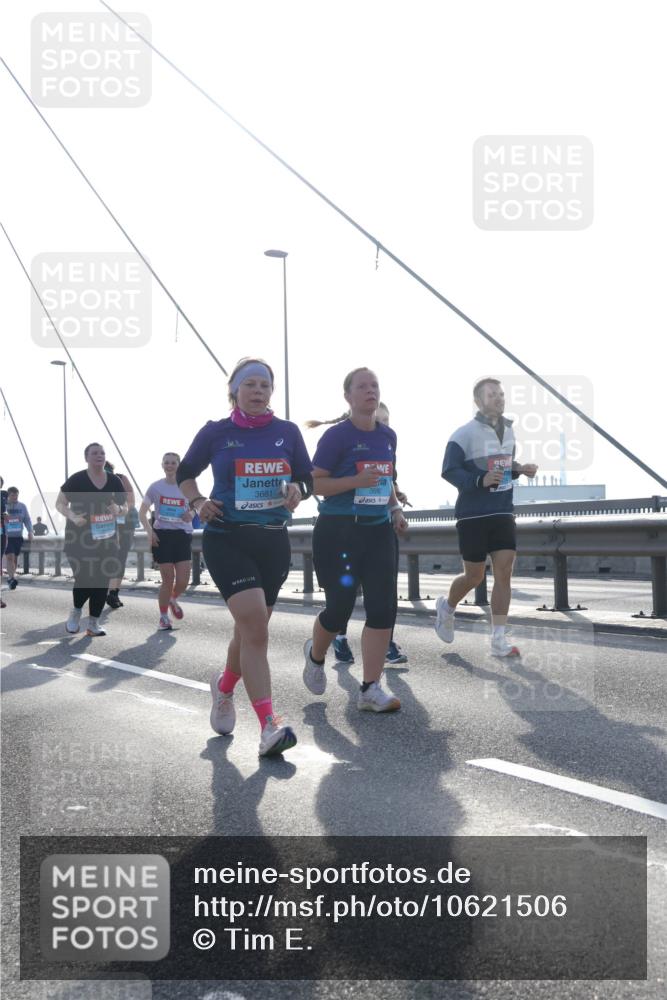 03.10.2026 - Köhlbrandbrückenlauf Tim E. http://msf.ph/oto/10621506 03.10.2026 09:40:49 Position 1 3681, 26 meine-sportfotos.de