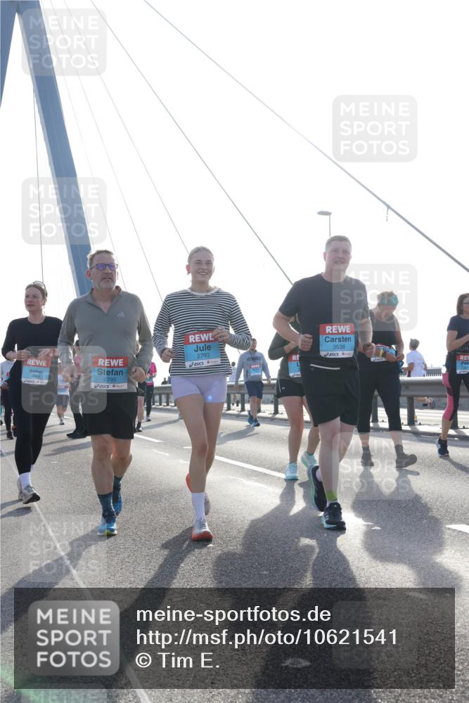 03.10.2026 - Köhlbrandbrückenlauf Tim E. http://msf.ph/oto/10621541 03.10.2026 09:40:54 Position 1 3748, 2795, 2793, 3538 meine-sportfotos.de