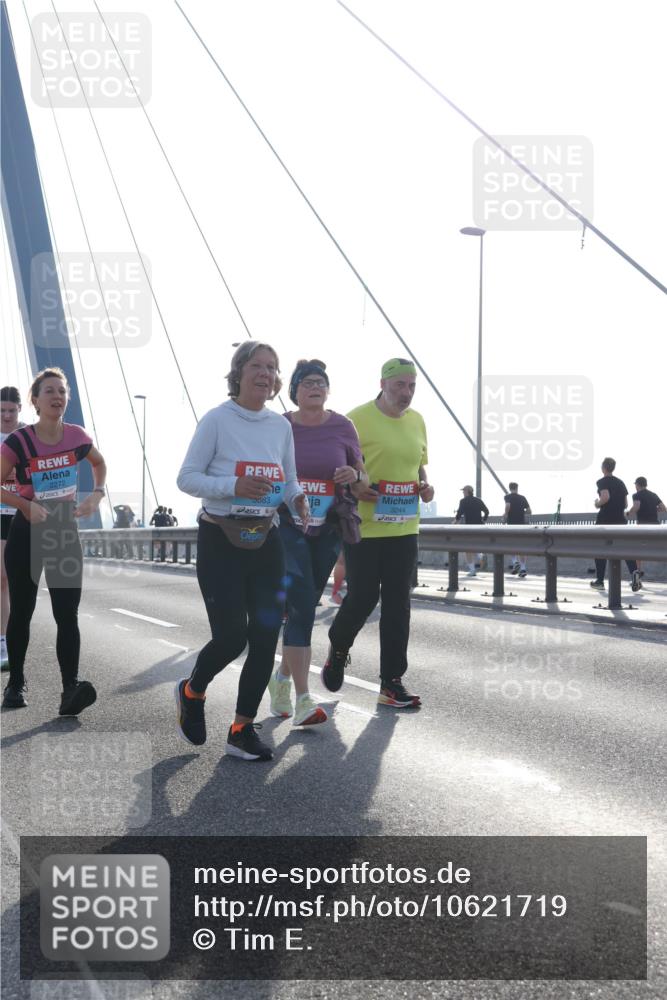 03.10.2026 - Köhlbrandbrückenlauf Tim E. http://msf.ph/oto/10621719 03.10.2026 09:41:10 Position 1 2272, 5083, 3244 meine-sportfotos.de