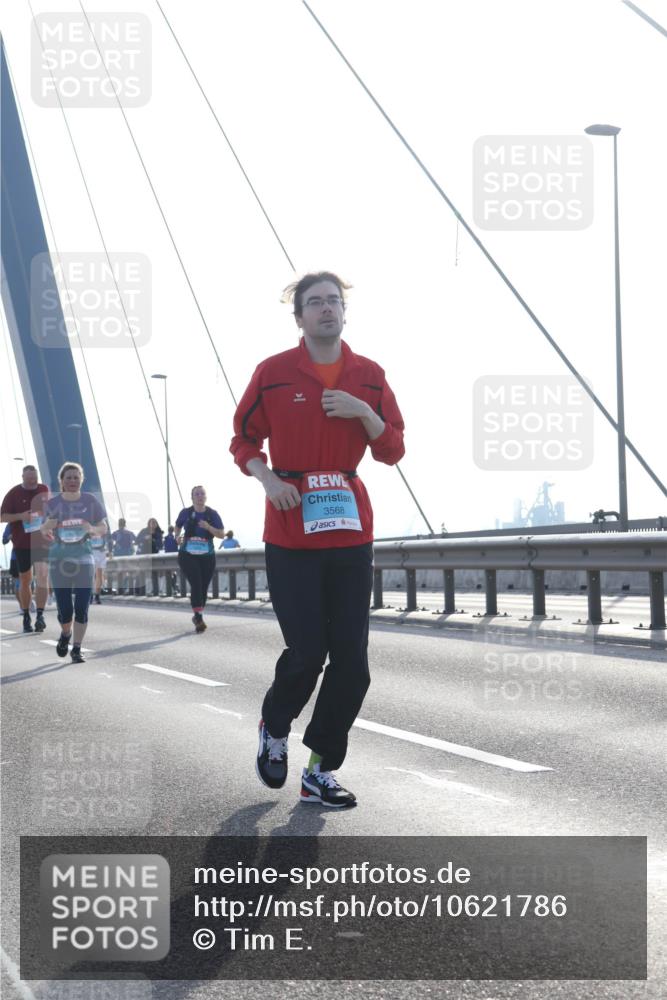 03.10.2026 - Köhlbrandbrückenlauf Tim E. http://msf.ph/oto/10621786 03.10.2026 09:41:16 Position 1 3568 meine-sportfotos.de
