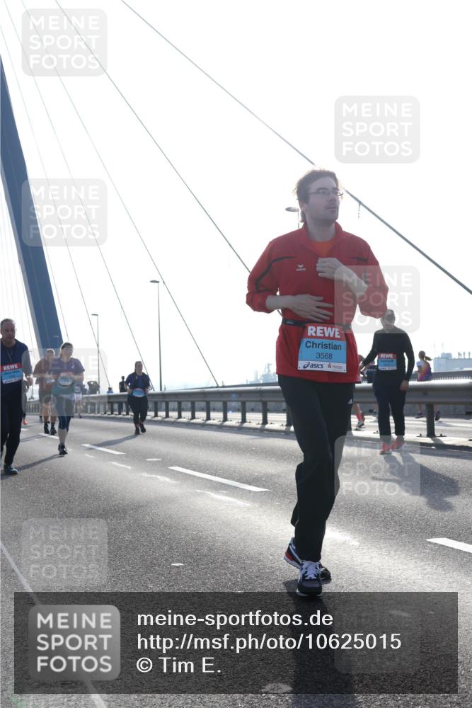 03.10.2026 - Köhlbrandbrückenlauf Tim E. http://msf.ph/oto/10625015 03.10.2026 09:41:18 Position 1 3568 meine-sportfotos.de