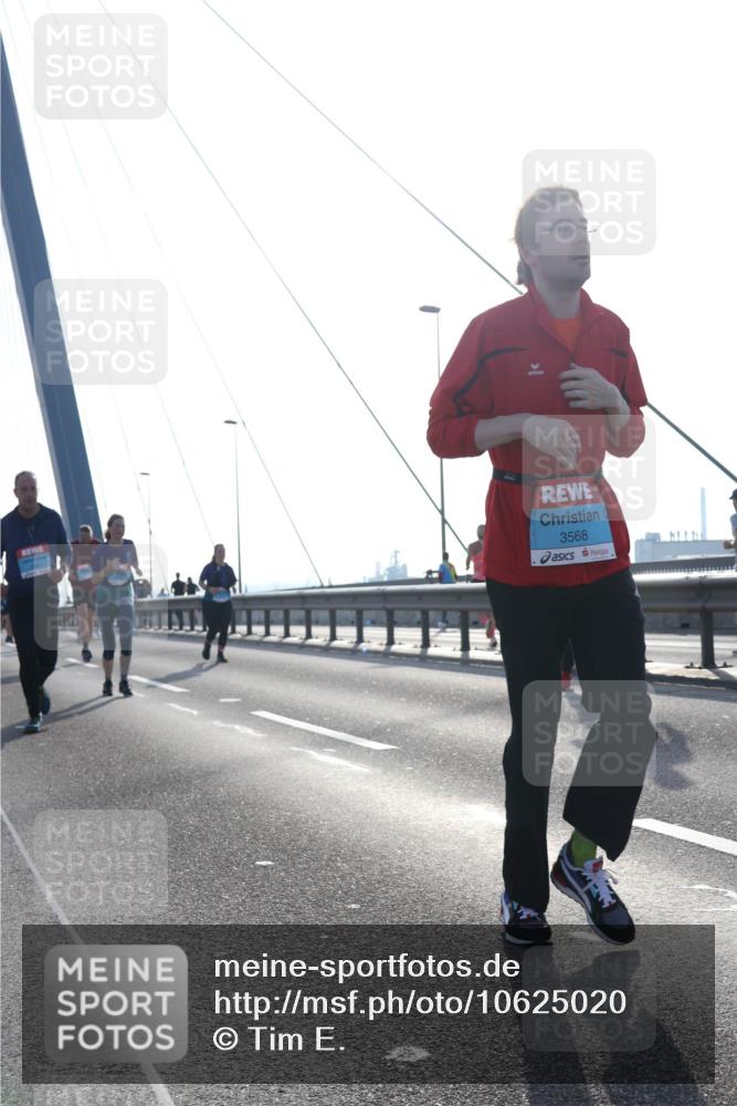 03.10.2026 - Köhlbrandbrückenlauf Tim E. http://msf.ph/oto/10625020 03.10.2026 09:41:18 Position 1 3568 meine-sportfotos.de